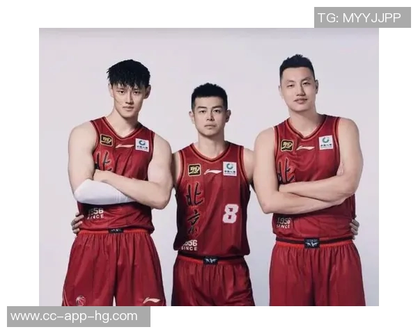 周琦与赵睿翟晓川方硕合影定妆照迎新赛季期待再创佳绩