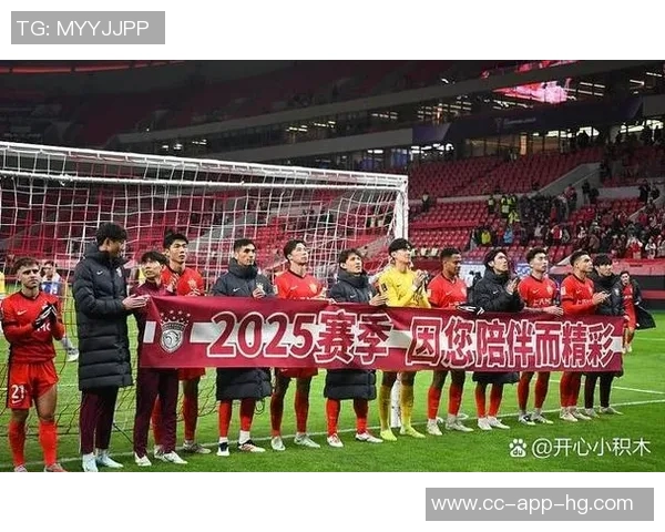 上海海港客场小胜大连英博成功夺得中超三连冠荣耀